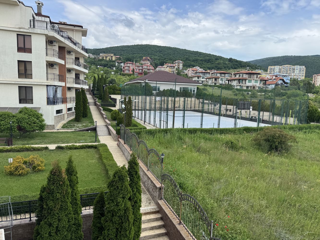 Kompaktní studio s panoramatickým výhledem na hory ve Sveti Vlasu – komfort, příroda a vynikající infrastruktura