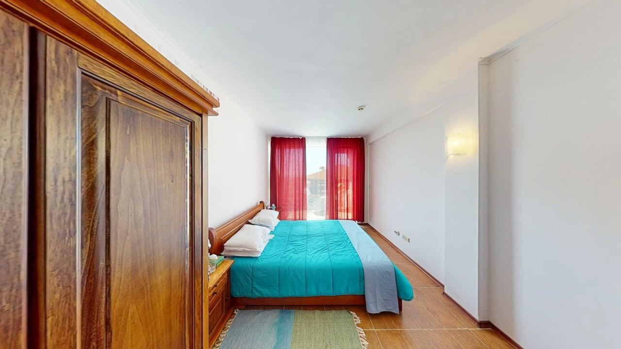 Prostorný apartmán s jednou ložnicí a výhledem na moře v oblasti Slunečného pobřeží