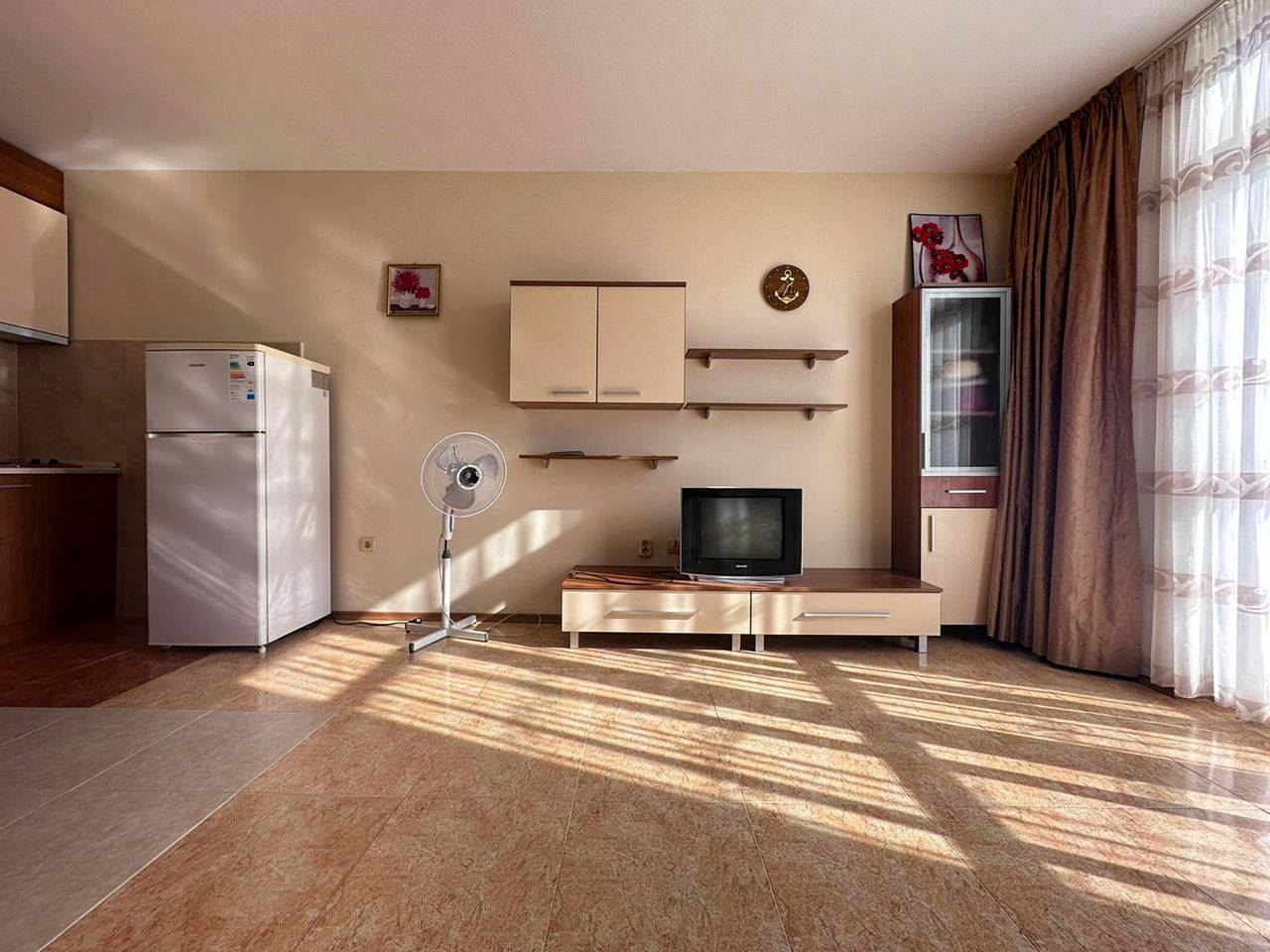 Prostorný byt s jednou ložnicí s Aktem 16 v Sunny Beach – komfort, styl a připravený k nastěhování