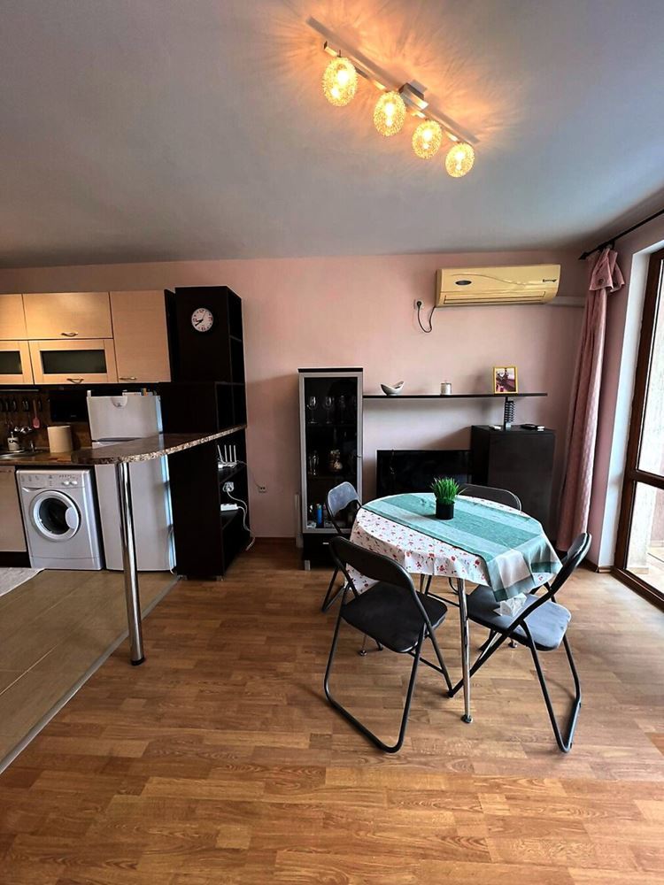 Prostorné studio s výhledem na bazén v Sunny Beach – plně zařízené