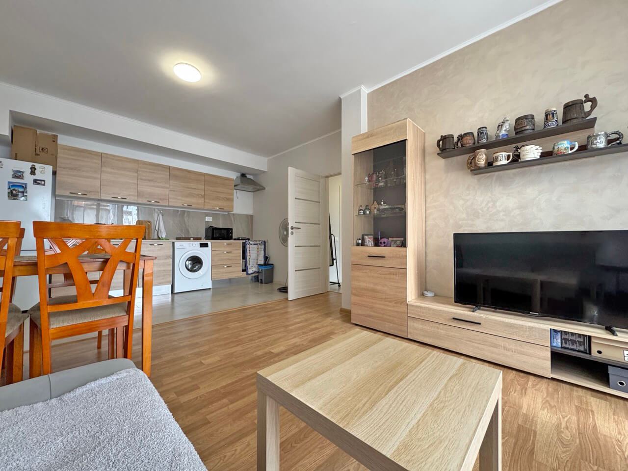 Zařízený apartmán s jednou ložnicí v novém komplexu v Aheloji – klid, zeleň a komfort u moře