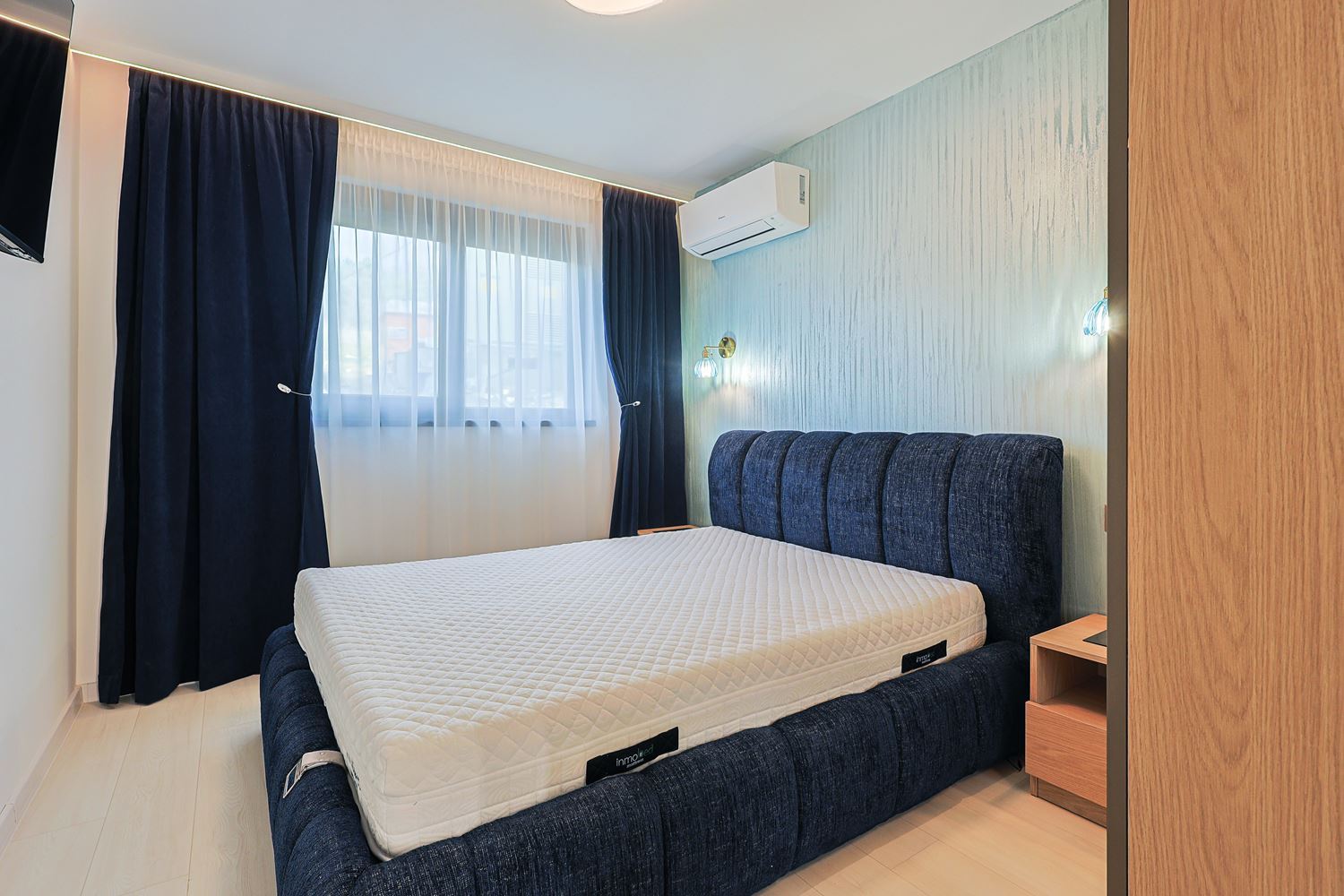 Dvoupokojový apartmán s výhledem na moře a designovou rekonstrukcí v zeleném komplexu ve Slunečném pobřeží