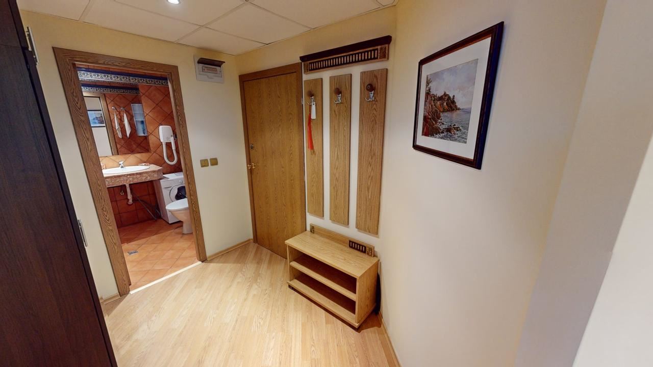 Panoramatický prostorný byt s jednou ložnicí na první linii moře v Elenite