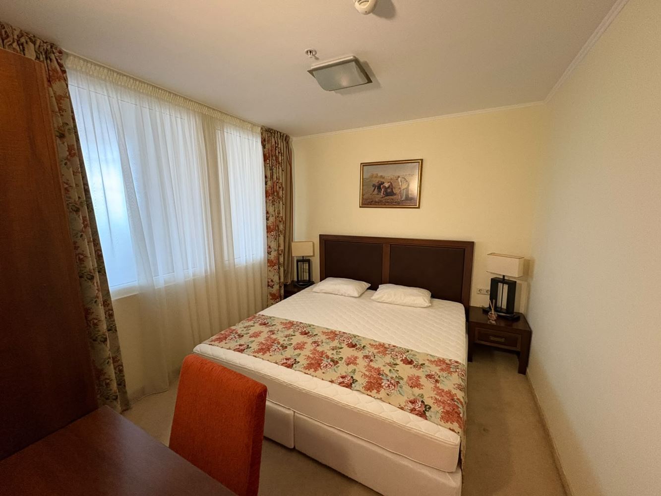 Luxusní apartmán s jednou ložnicí s výhledem na moře v první linii v Pomorie – prestižní nemovitost s jedinečným vybavením