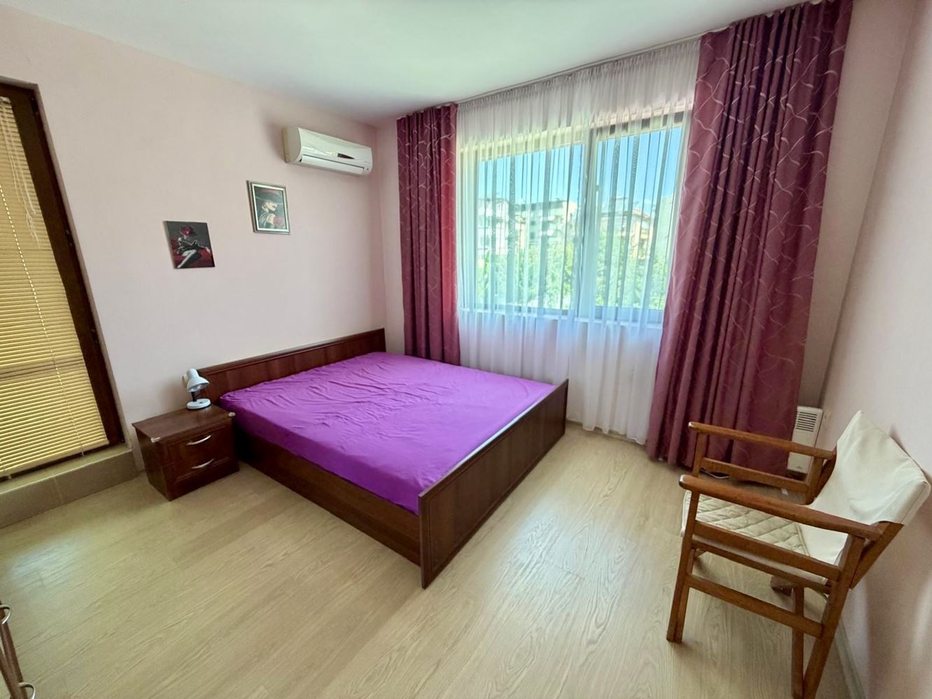 Sarafovo – prostorný apartmán s jednou ložnicí, Aktem 16, minimálním poplatkem za údržbu a kompletním vybavením
