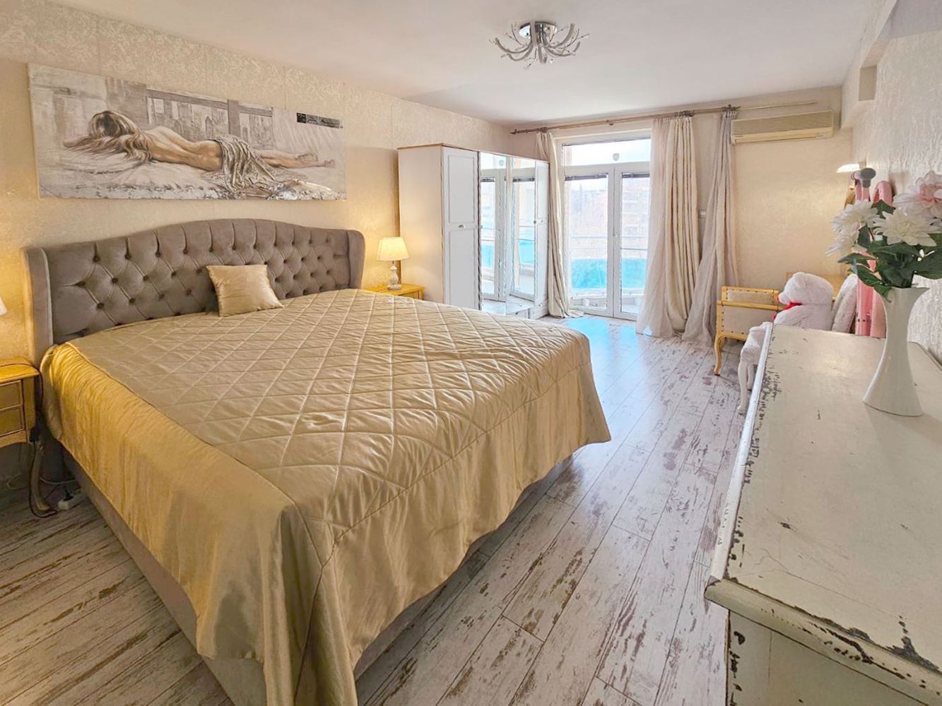 Luxusní třípokojový apartmán s výhledem na moře na první linii v Ravdě – 114 m², dvě terasy a maximální komfort