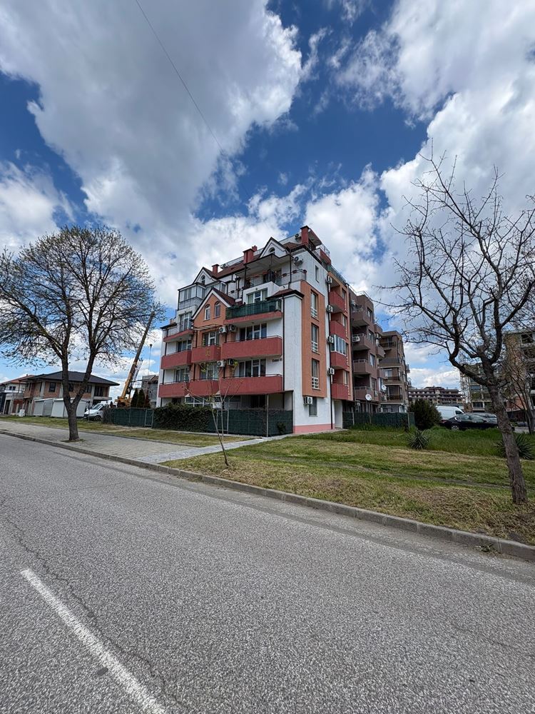 Prostorný byt s jednou ložnicí s panoramatickým výhledem na solné pláně a moře v Pomorie