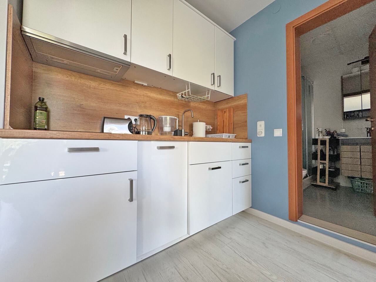 Stylový apartmán s jednou ložnicí v prestižním komplexu na Slunečném pobřeží – kompletně zrekonstruovaný a připravený k užívání