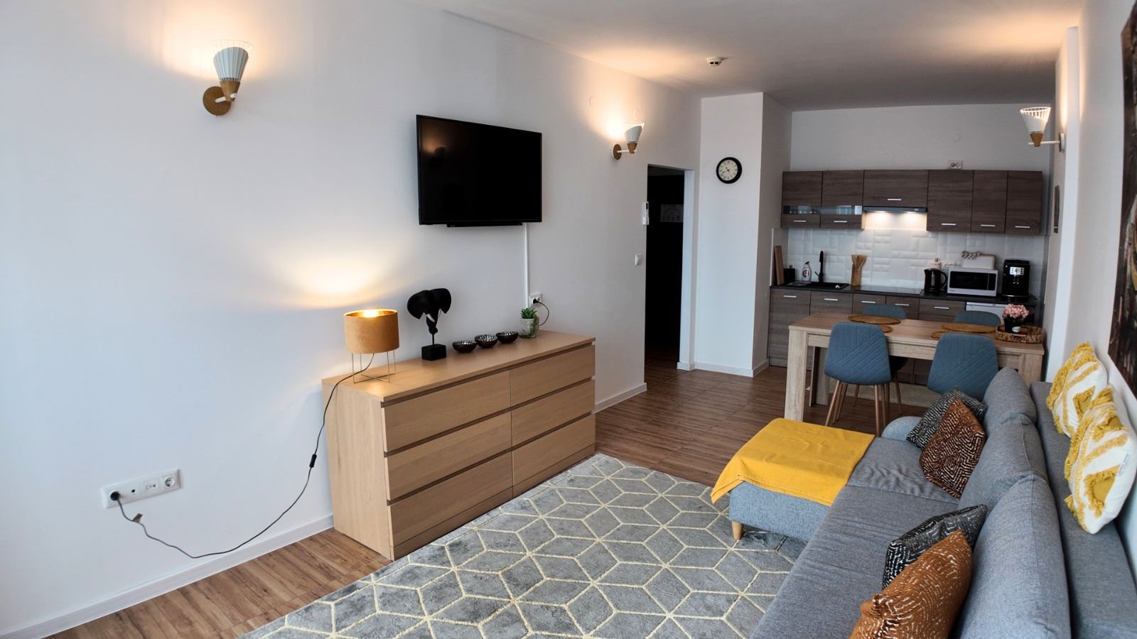 Krásný apartmán se dvěma ložnicemi na Slunečném pobřeží – kompletně zařízený v udržovaném komplexu