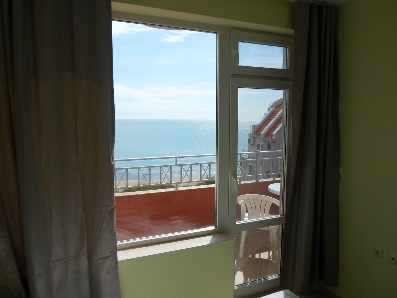 Prostorný apartmán se dvěma ložnicemi v Pomorie s panoramatickým výhledem na moře – ideální domov u pobřeží