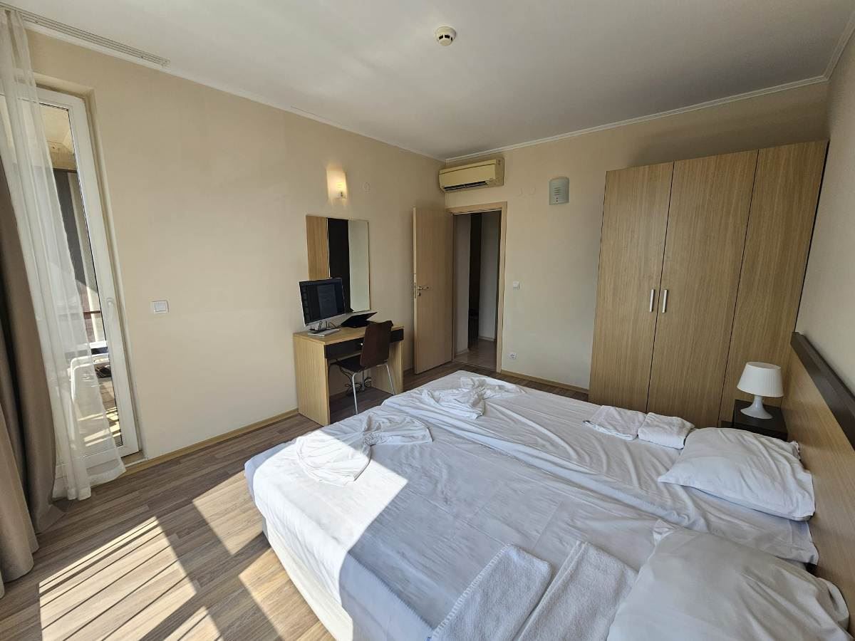 Luxusní apartmán se třemi ložnicemi na první linii u moře v Obzoru – panoramatický výhled na moře a hory