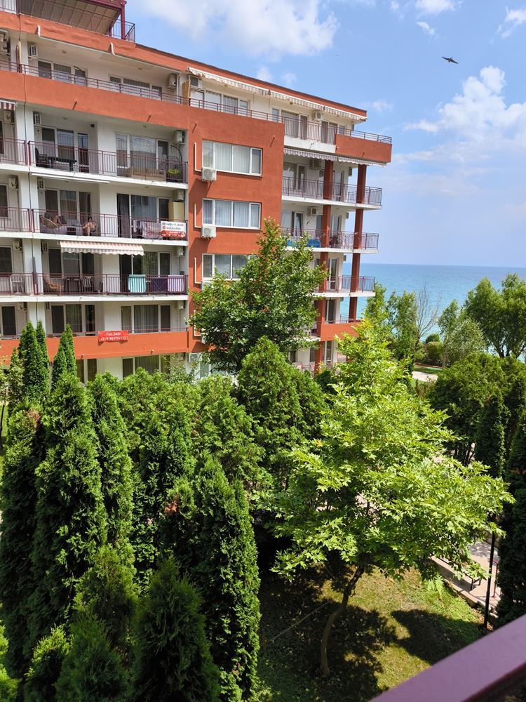 Luxusní apartmán s jednou ložnicí v první linii u moře ve Svetém Vlasu