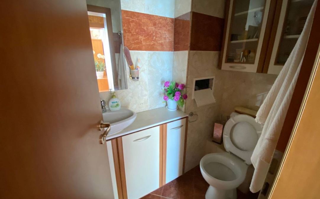 Apartmán se dvěma ložnicemi s výhledem na moře na první linii v Elenite – komfort, příroda a klid