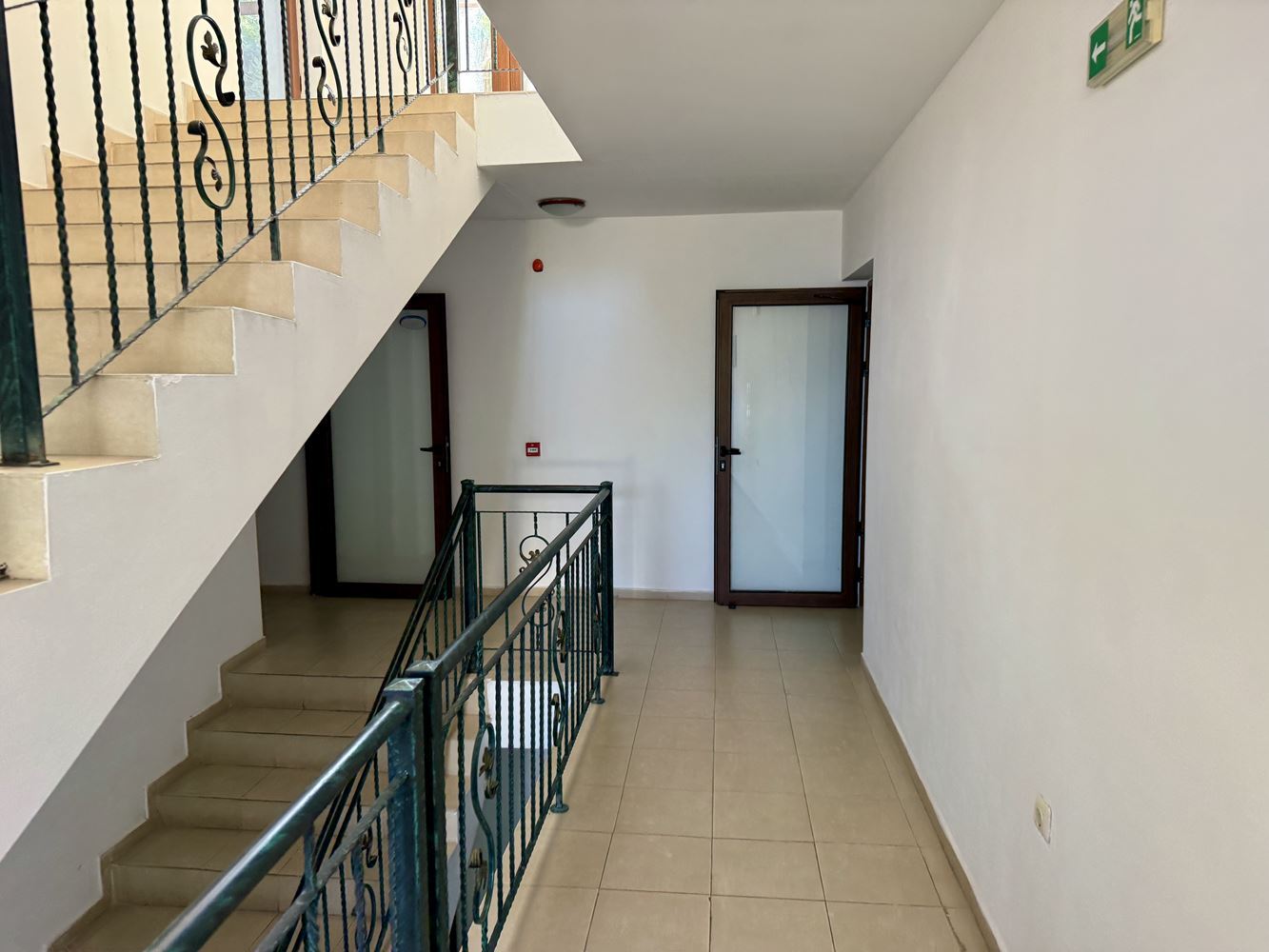 Apartmán v první linii ve Sveti Vlas – stylová nemovitost u pláže a jachetního přístavu „Marina Dinevi“