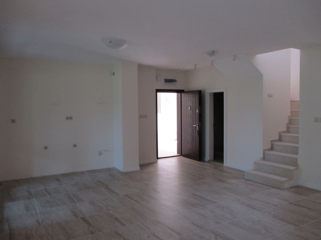 Dvoupodlažní řadový dům v komplexu „Green Life“, Sozopol – stylový život jen pár kroků od pláže