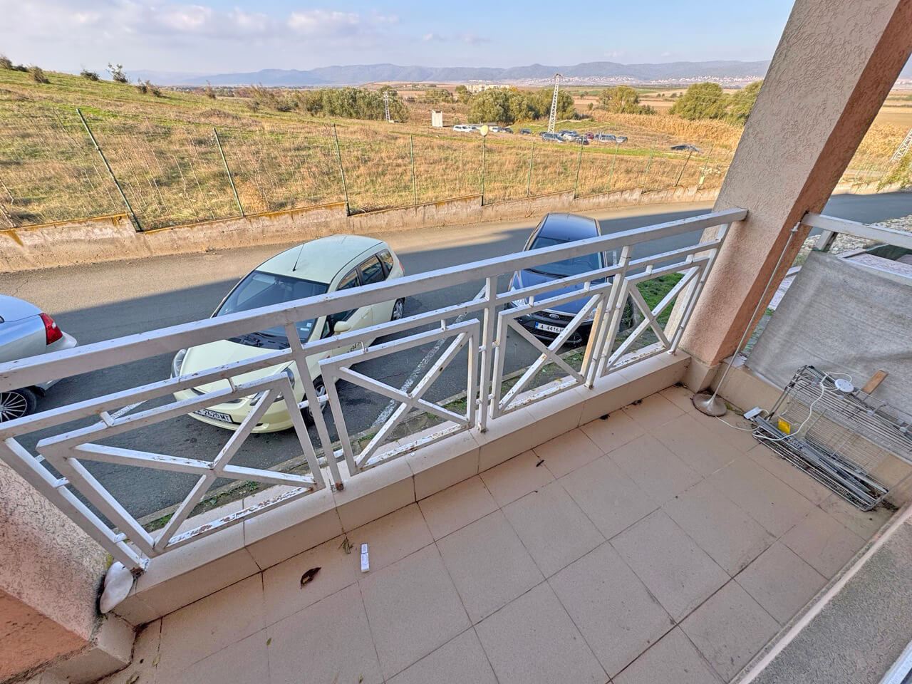 Funkční třípokojový byt v přízemí v moderním komplexu v oblasti Slunečního pobřeží