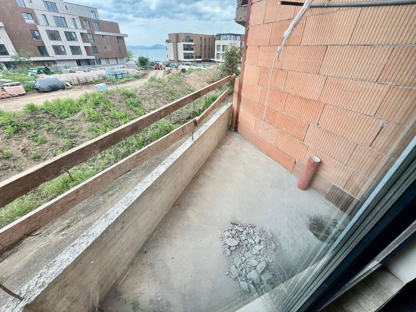 100 metrů od moře v Sarafovu – nové studio v komplexu s prostornými zelenými plochami