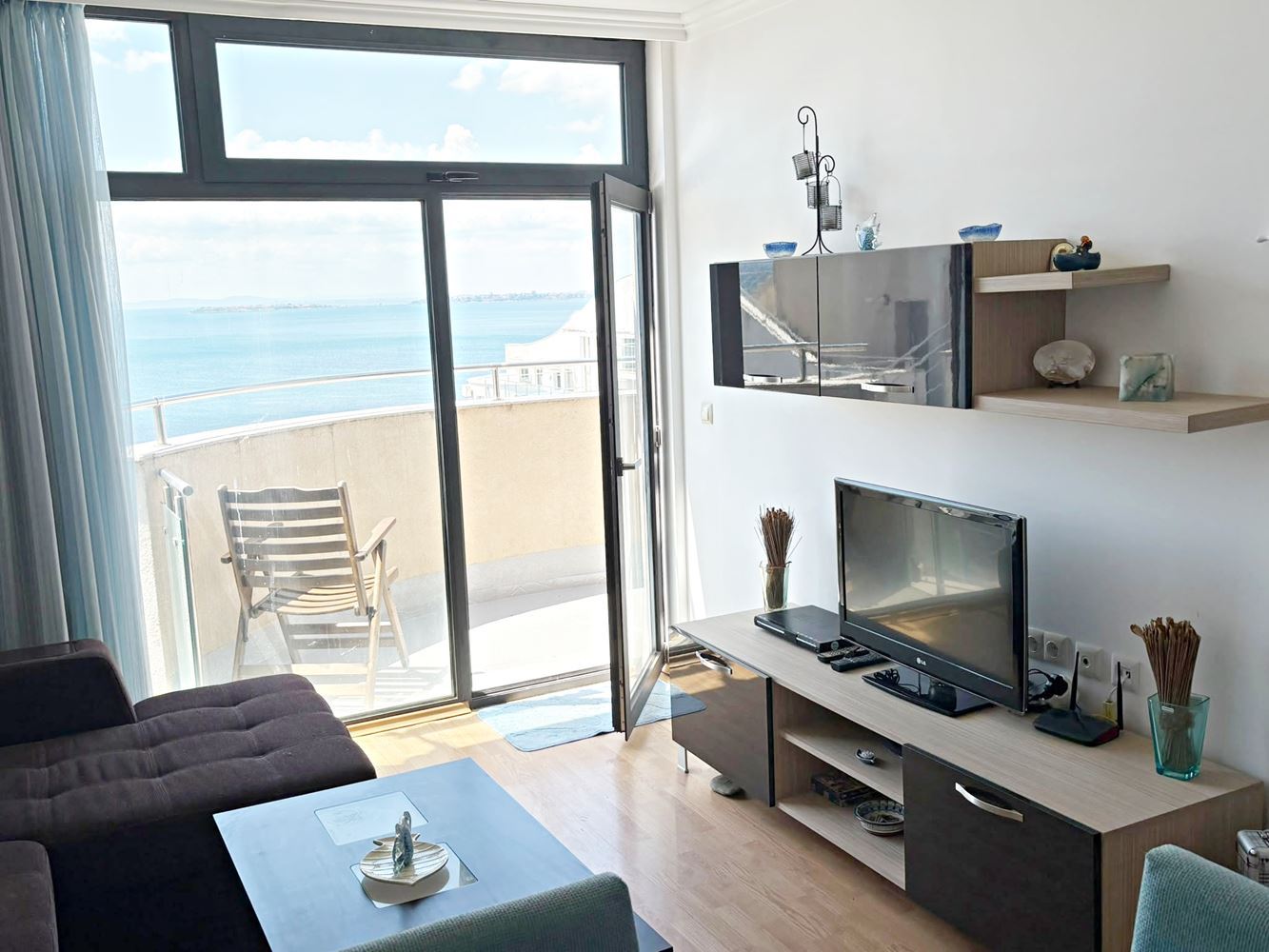 Luxusní apartmán s jednou ložnicí s panoramatickým výhledem na moře v první linii ve Sveti Vlas