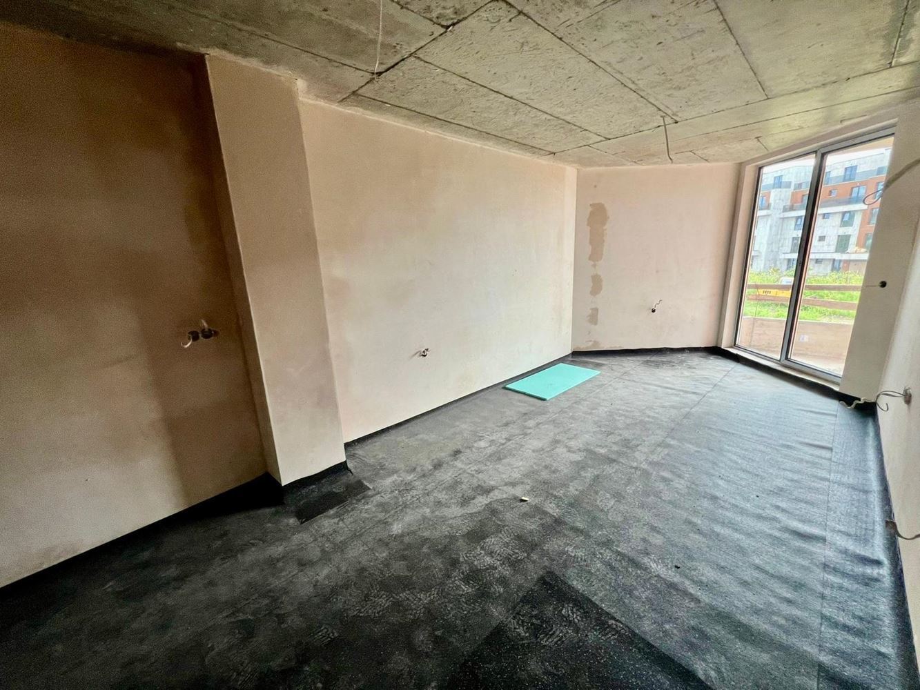 100 metrů od moře v Sarafovu – nové studio v komplexu s prostornými zelenými plochami
