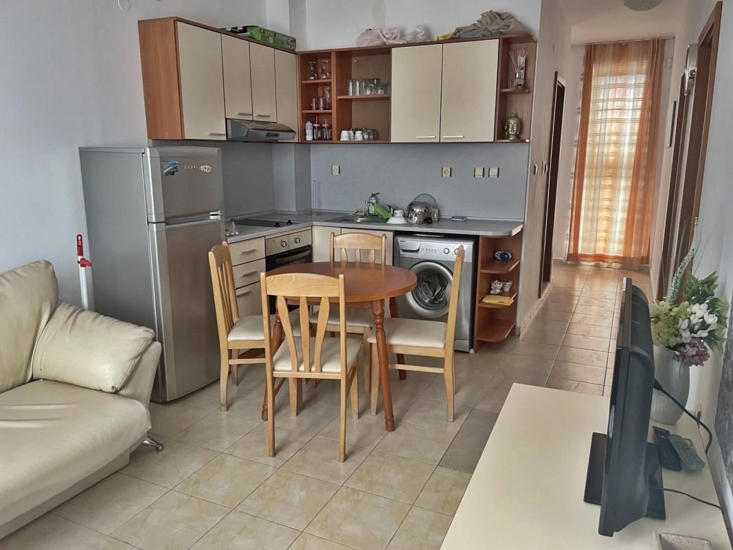 Plně zařízený třípokojový apartmán na Slunečném pobřeží – komfort, útulnost a bezpečná investice