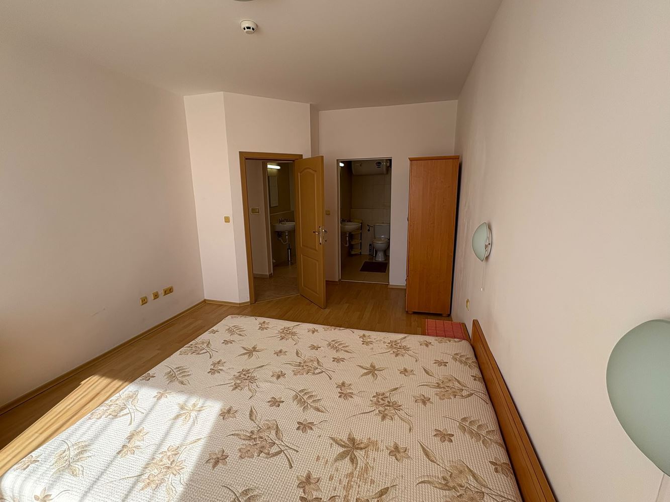 Apartmán s jednou ložnicí ve Slunečném pobřeží – komfort v komplexu s bazény a vodními skluzavkami