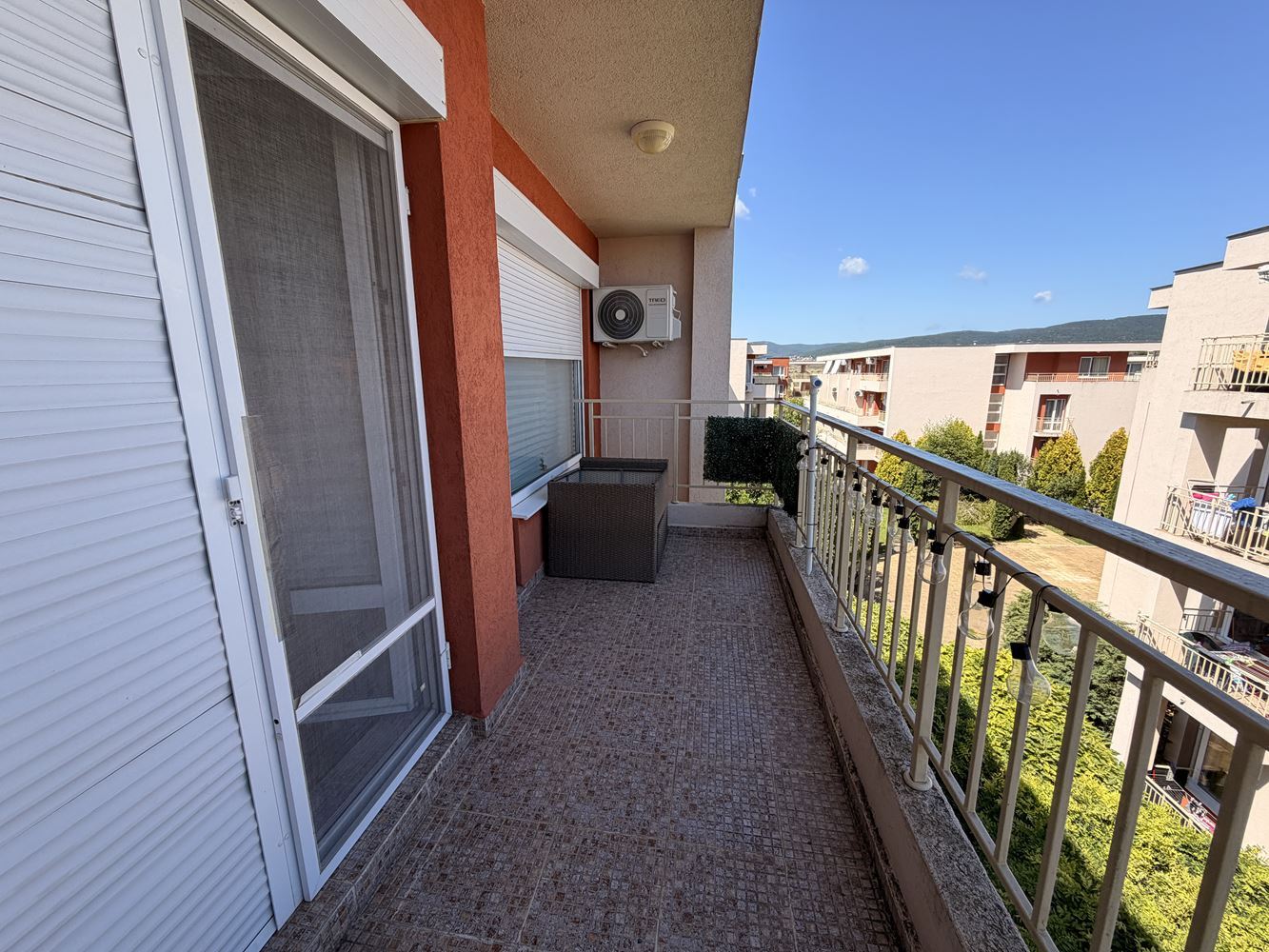 Útulný apartmán s jednou ložnicí v Slunečném pobřeží – krásný výhled na bazén a vynikající komplex pro odpočinek a investici