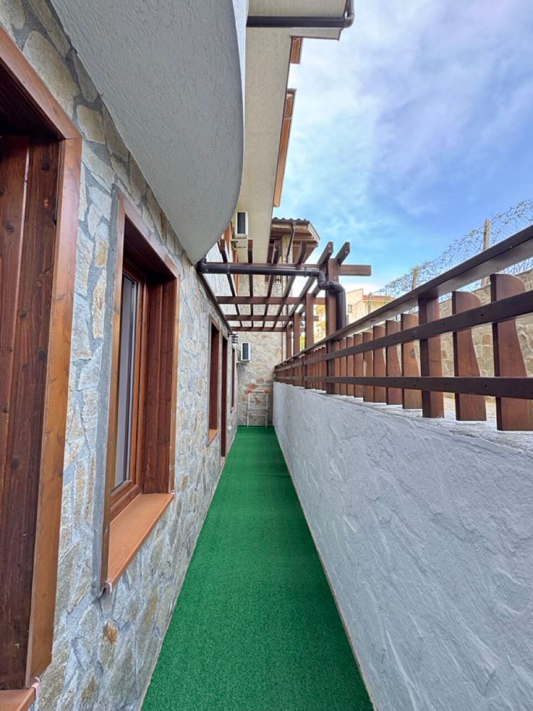 Prostorný dvoupokojový apartmán v prestižním komplexu v Sveti Vlas – 200 metrů od moře