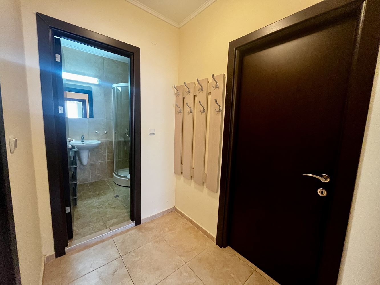 Prostorný apartmán se dvěma ložnicemi v Nesebaru – kompletně zařízený a připravený k nastěhování