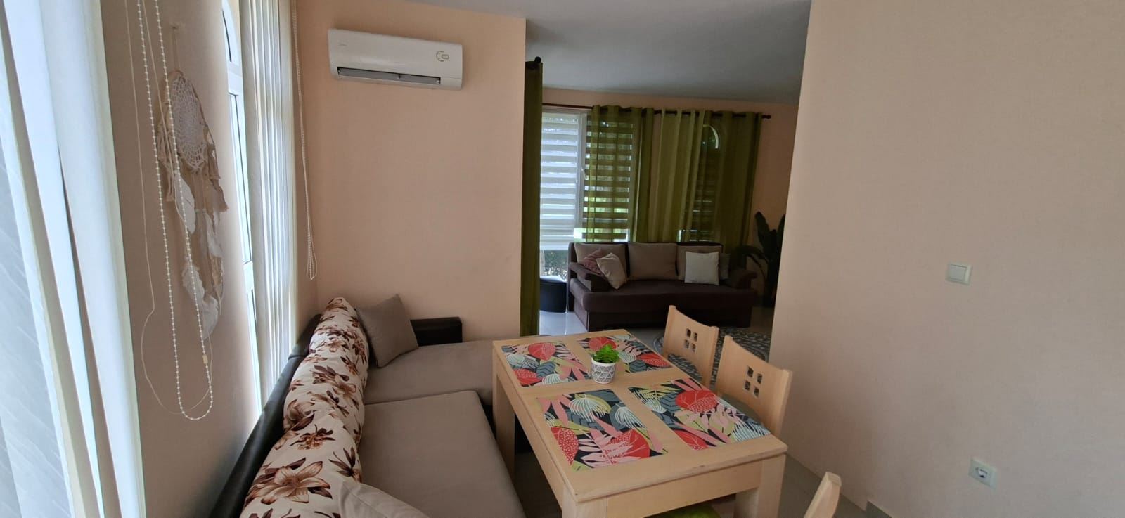 Komfort a praktičnost u moře – plně zařízený apartmán s jednou ložnicí ve Sveti Vlas