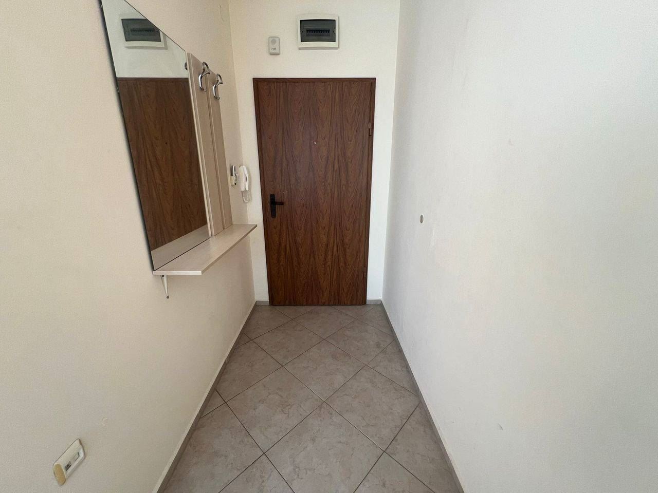 Prostorný byt s jednou ložnicí v Slunečném pobřeží – komfort a prostor v dobře udržovaném komplexu