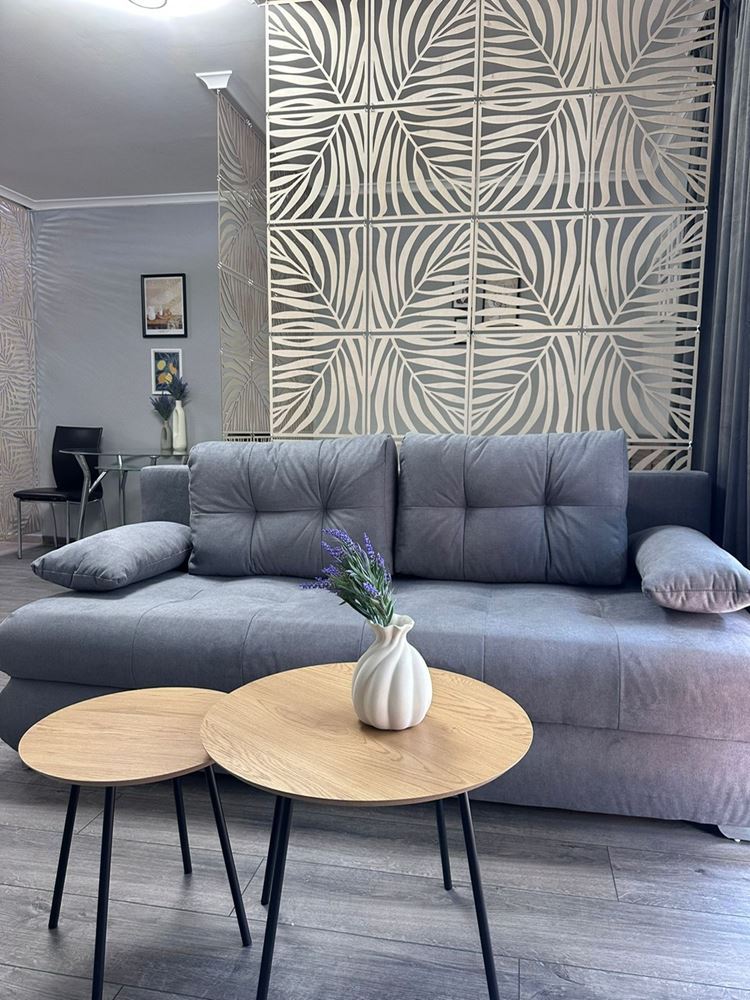 Dvouložnicový apartmán s částečným výhledem na moře v Sveti Vlas – zařízený, po rekonstrukci, v luxusním uzavřeném komplexu