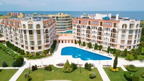 První linie k pláži Butamyata! Zařízený apartmán s jednou ložnicí a částečným výhledem na moře v Sinemorec