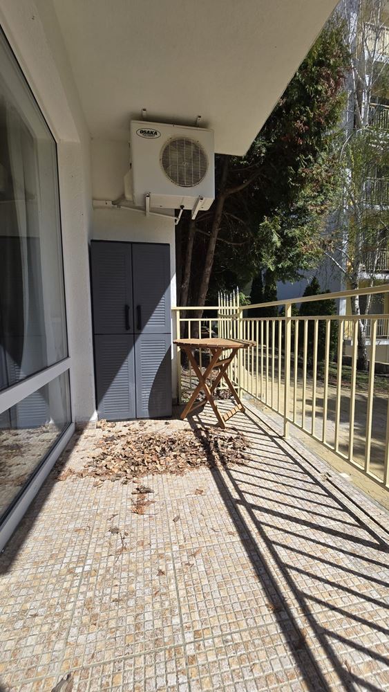 Stylový apartmán s jednou ložnicí v elitním komplexu ve Sveti Vlas – komfort, klid a celoroční pohodlí