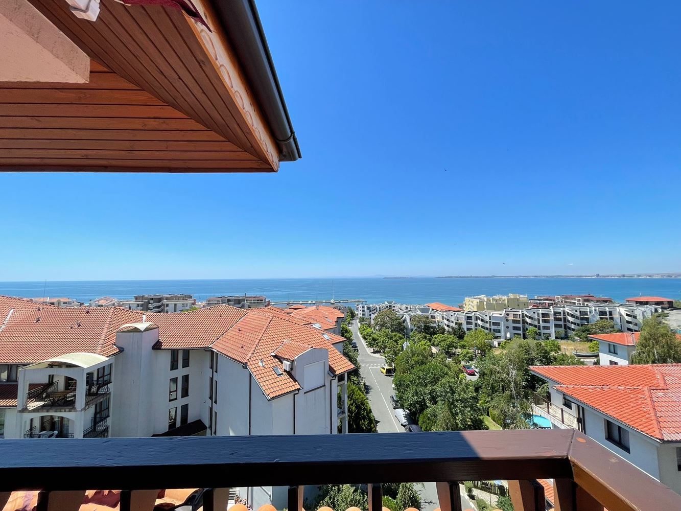 Panoramatický apartmán se třemi ložnicemi jen pár kroků od moře a jachtařského přístavu ve Sveti Vlas