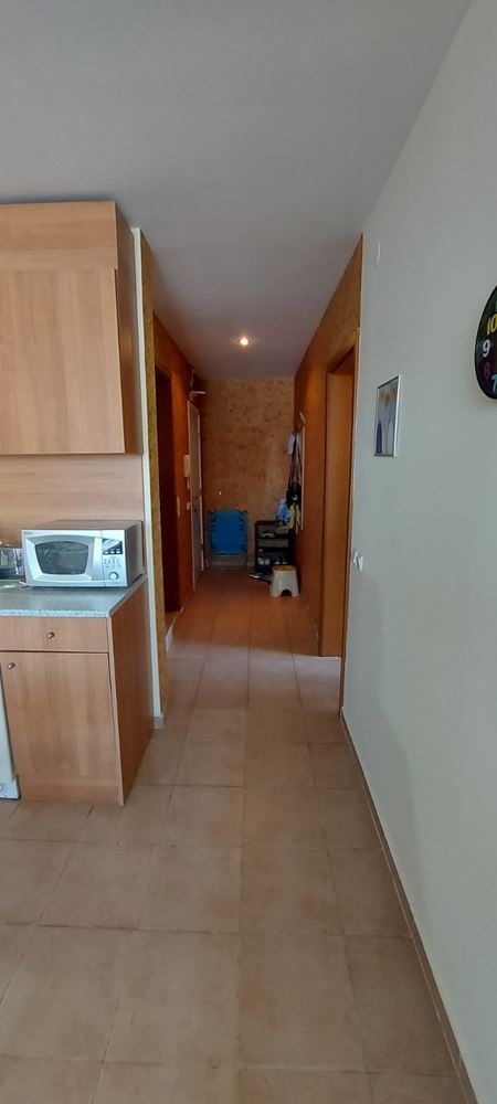 Prostorný apartmán se dvěma ložnicemi a výhledem na moře v první linii u moře – připraven k nastěhování