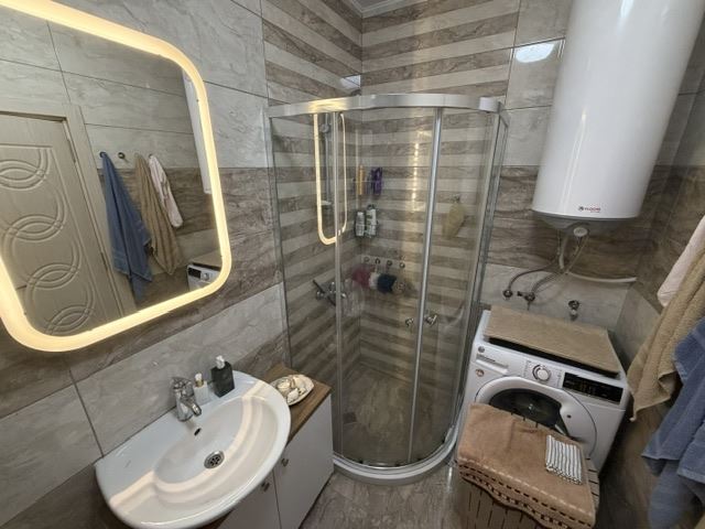 Útulný apartmán s jednou ložnicí v Ravdě – uzavřený komplex, bazény a výborná infrastruktura