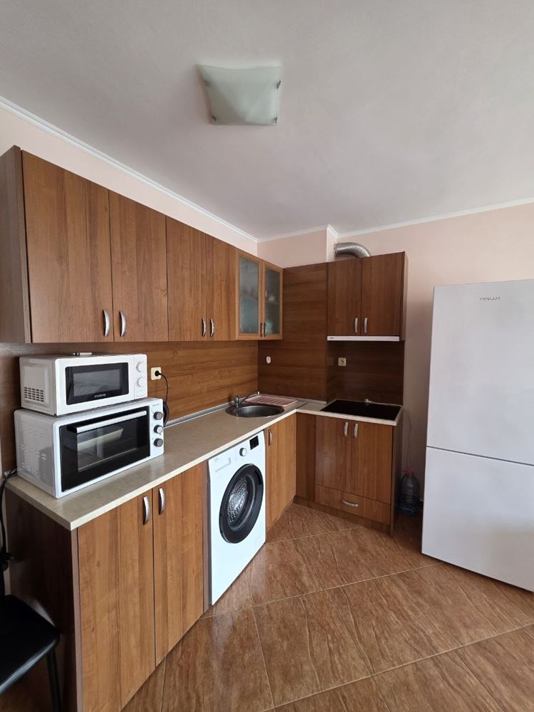 Studio s výhledem na bazén ve Sveti Vlas – vynikající možnost pro investici, bydlení nebo letní odpočinek