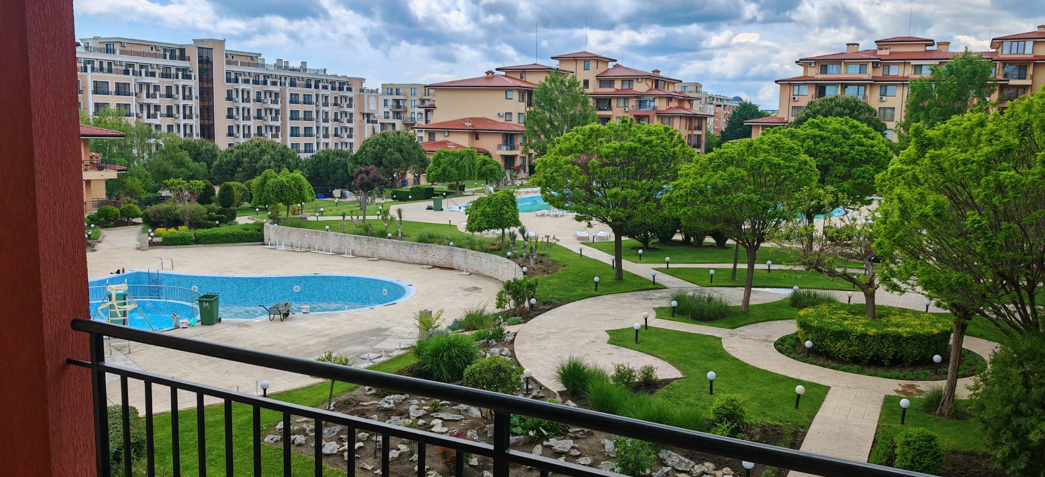Prostorný apartmán s jednou ložnicí s výhledem na bazén v luxusním komplexu ve Sveti Vlas