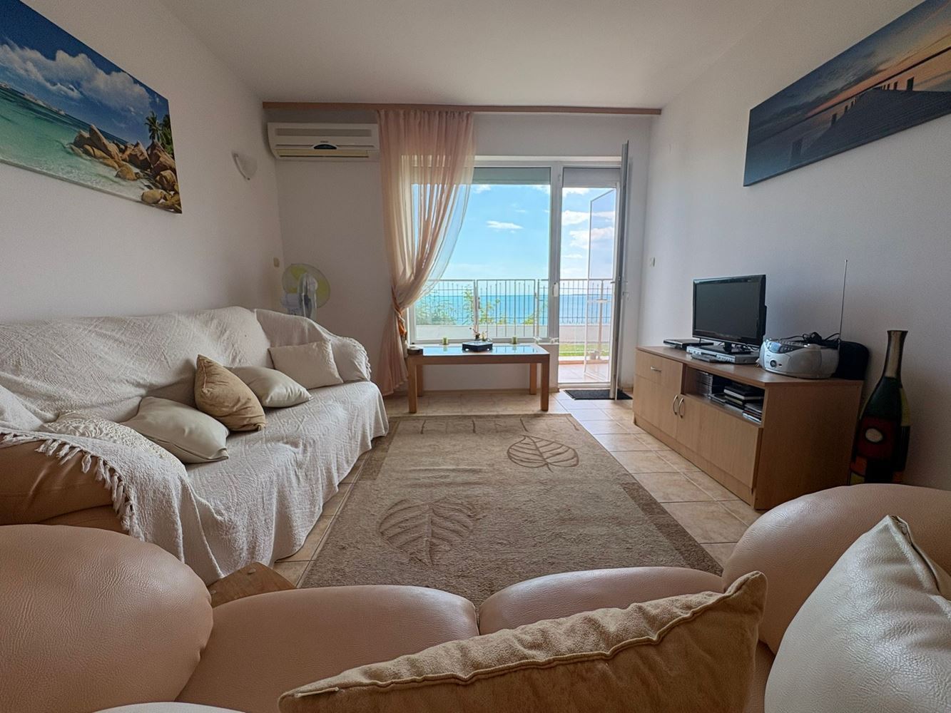 2pokojový apartmán s přímým výhledem na moře ve Svatém Vlasu – komfort, klid a resortový životní styl