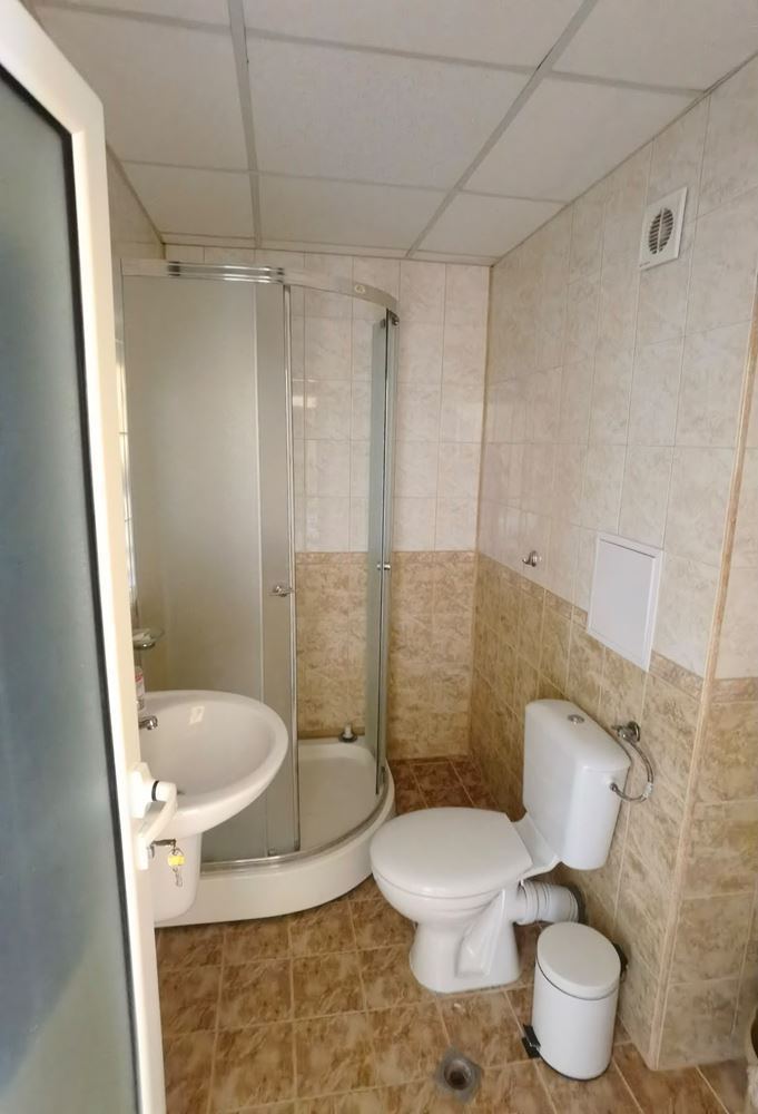 Slunečné pobřeží: Plně zařízený a vybavený apartmán se dvěma ložnicemi ve výborně udržovaném komplexu