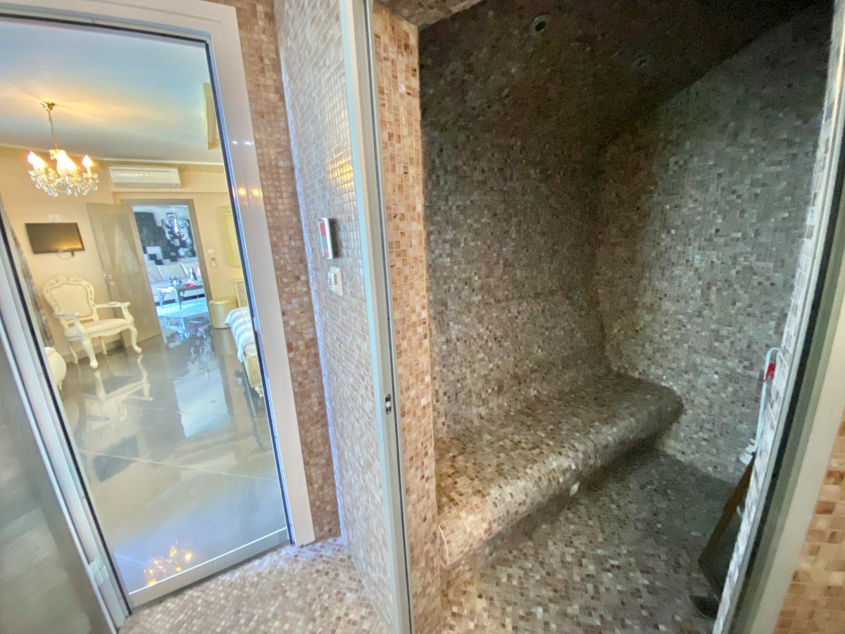 Unikátní mezonetový apartmán v prémiovém komplexu ve městě Nesebar