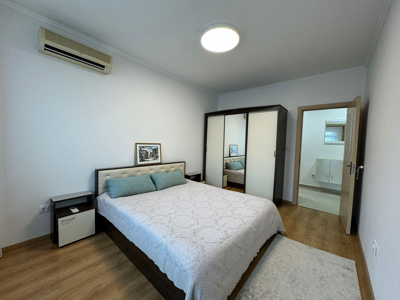 Mořské pohodlí a útulnost ve Sveti Vlas – apartmán s jednou ložnicí připravený k nastěhování nebo investici