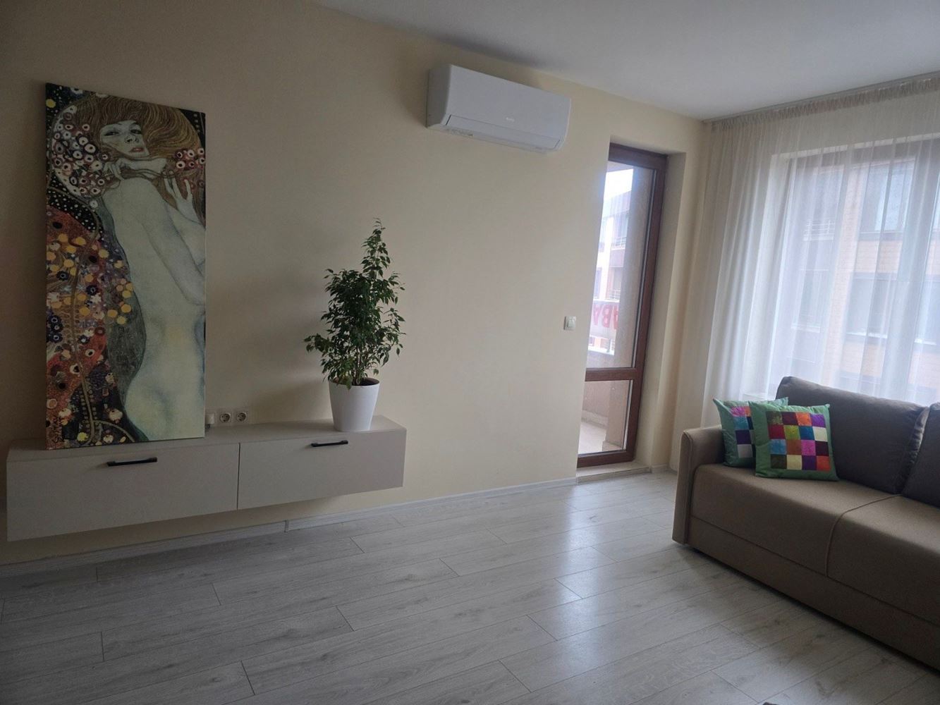 Zcela nový apartmán s jednou ložnicí v Pomorie bez poplatku za údržbu – připravený k nastěhování