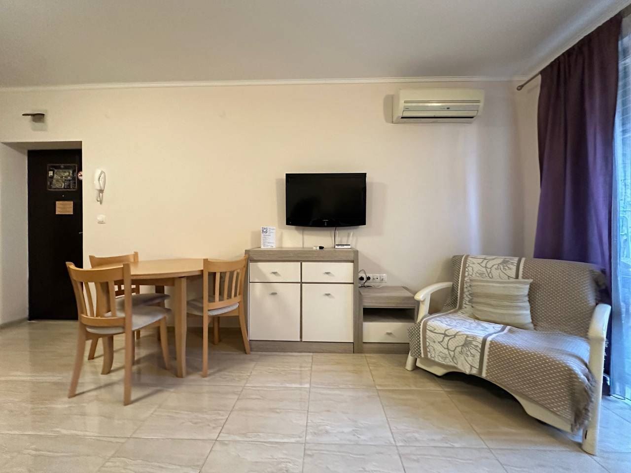Luxusní apartmán v Nesebaru – vytříbený styl, resortní komfort a vybavení pro celoroční bydlení