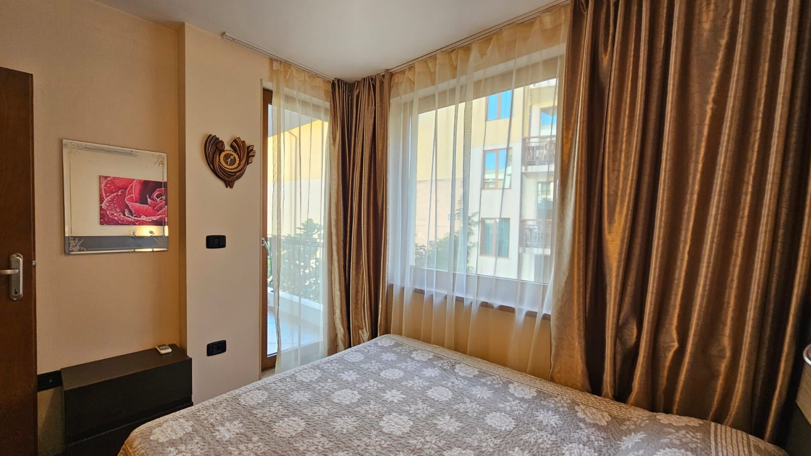 Útulný a stylově zařízený apartmán s jednou ložnicí a částečným výhledem na moře