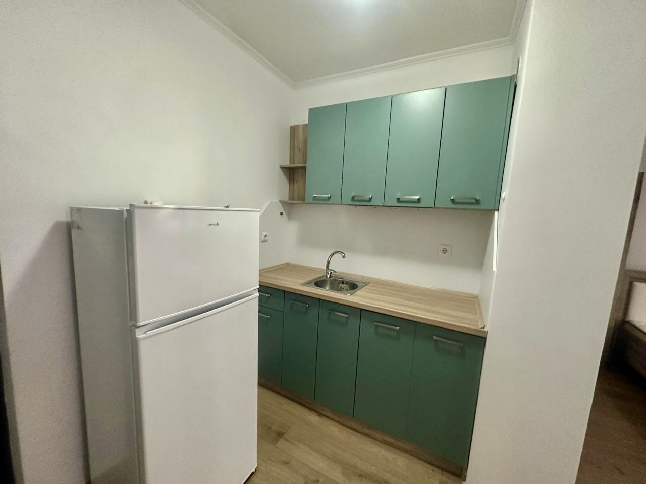 Prostorné studio v přízemí s velkou terasou a možností přeměny na byt s jednou ložnicí – bezpečí a komfort v Nessebaru