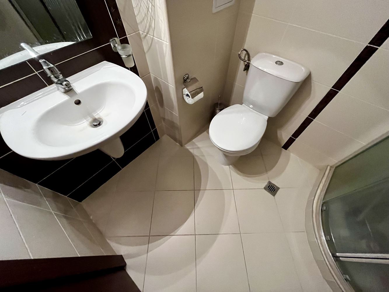 Mořský komfort a klid v blízkosti Nesebaru! Zařízený apartmán s jednou ložnicí s výhledem na bazén v luxusním uzavřeném komplexu