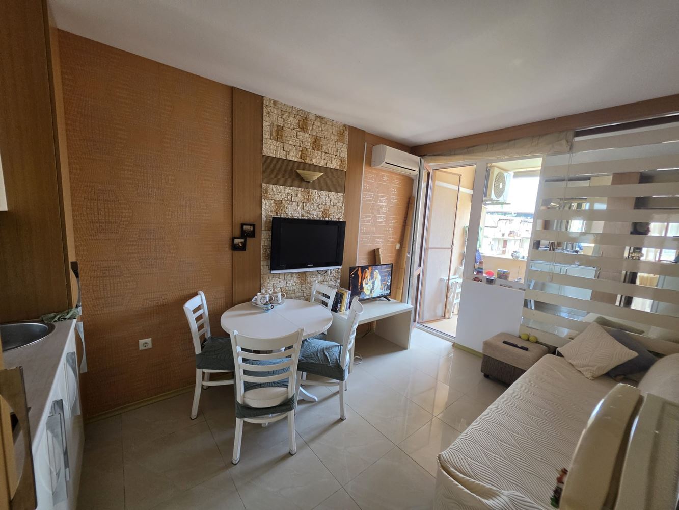 Stylový apartmán s jednou ložnicí v klidné a tiché části Slunečného pobřeží