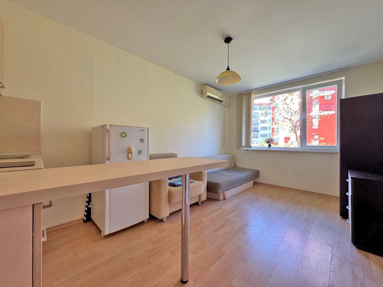 Půvabné studio v první linii u moře ve Sveti Vlasu – působivý komplex s mnoha bazény a dalšími službami