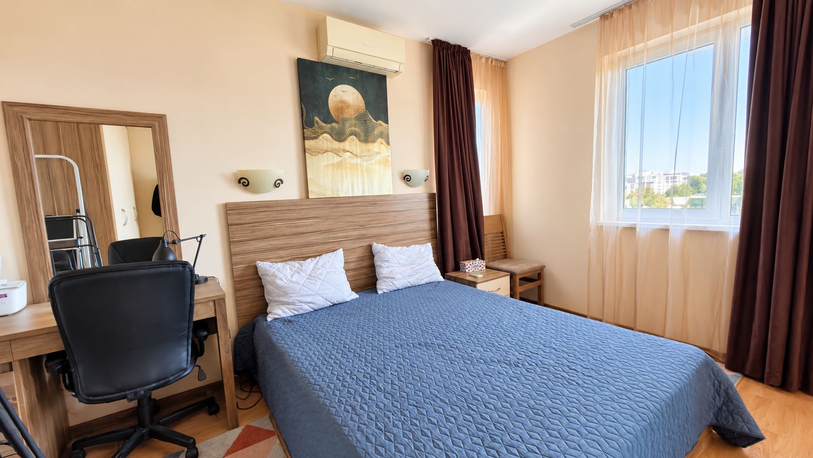 Útulný menší apartmán s jednou ložnicí v komplexu s bazénem a nepřetržitou ostrahou